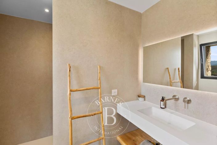 Image No.14-4 Bed House for sale