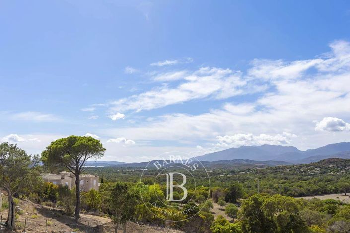 Image No.17-4 Bed House for sale