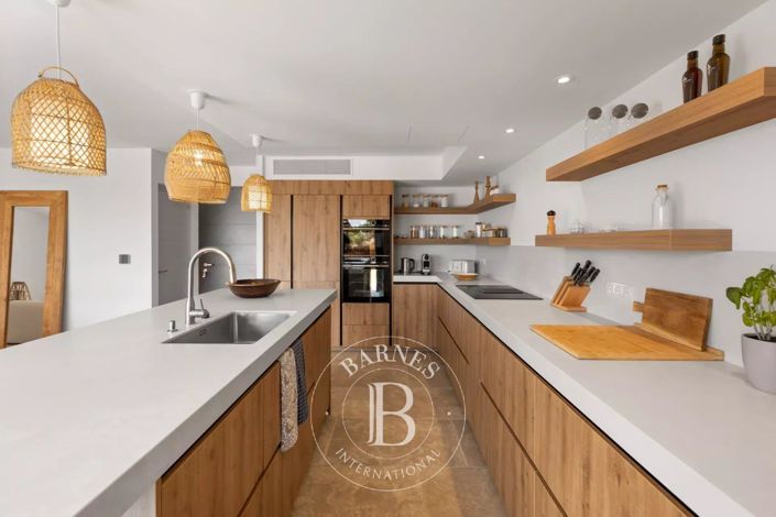 Image No.8-4 Bed House for sale