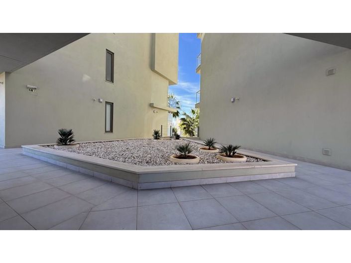 Image No.30-2 Bed Property for sale