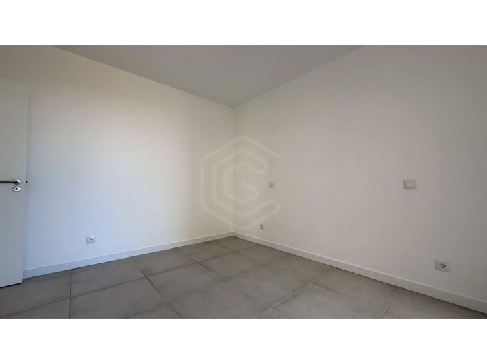 Image No.9-2 Bed Property for sale