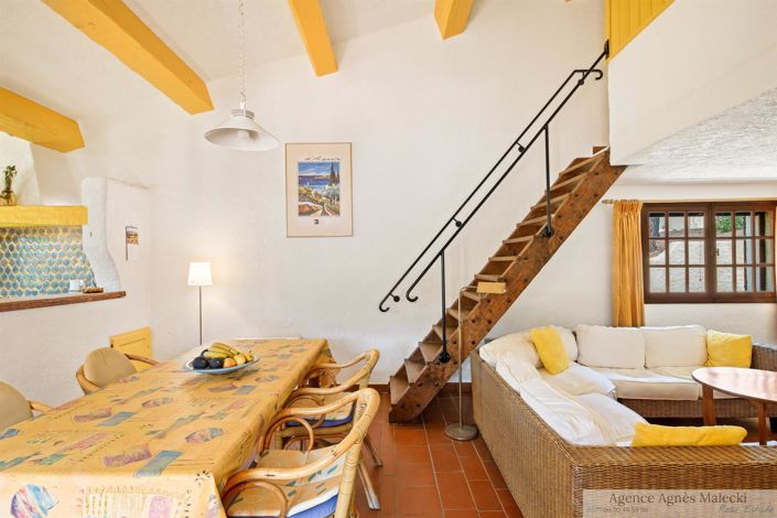 Image No.16-6 Bed House for sale