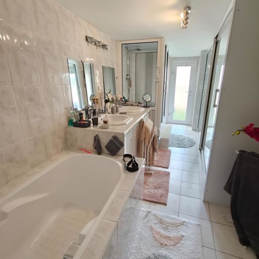 Image No.18-3 Bed House for sale