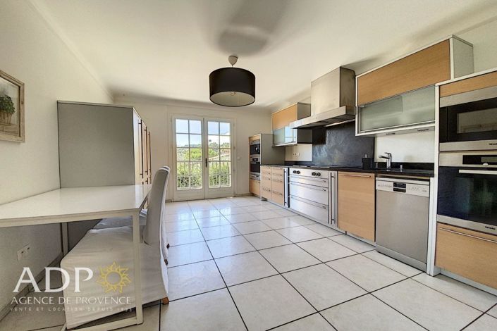 Image No.5-5 Bed House for sale