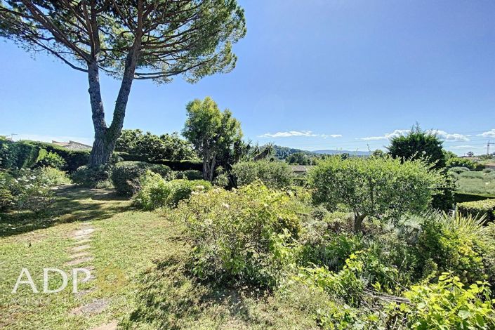 Image No.6-5 Bed House for sale