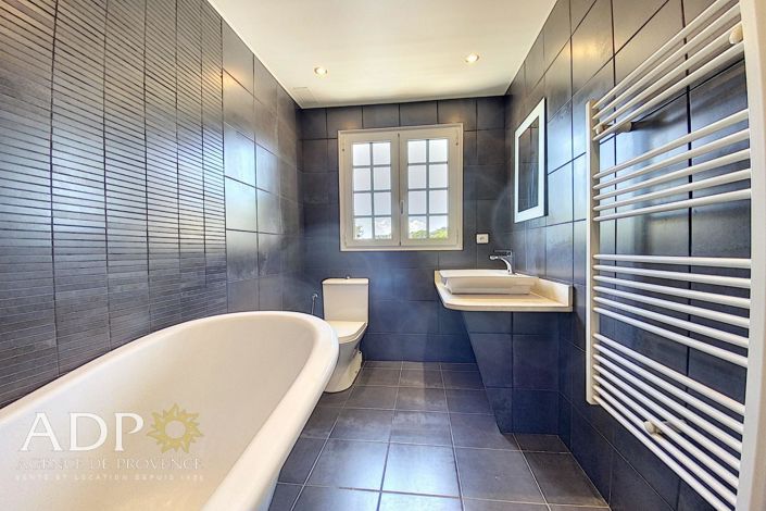 Image No.7-5 Bed House for sale