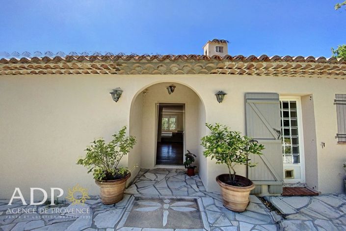 Image No.8-5 Bed House for sale