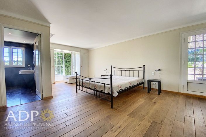 Image No.9-5 Bed House for sale