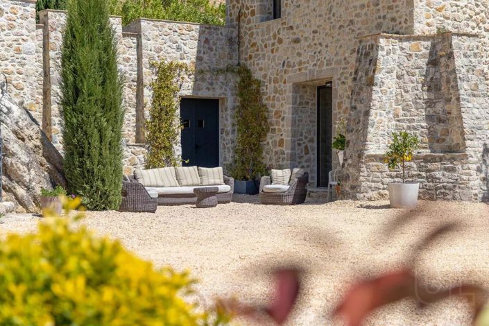 Image No.2-5 Bed House for sale