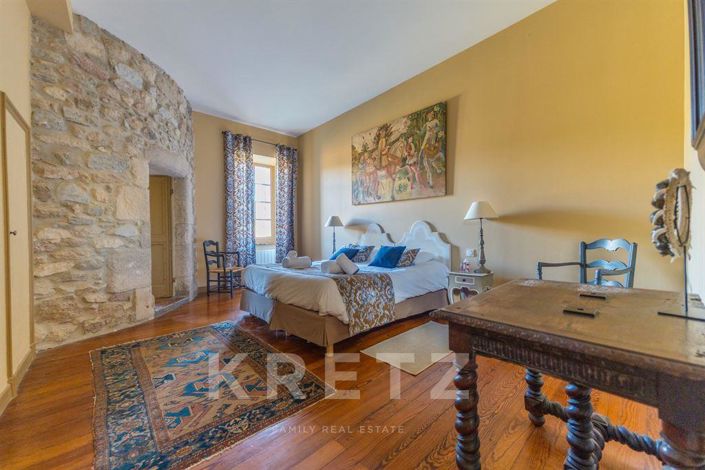 Image No.10-13 Bed Property for sale