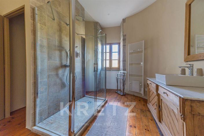 Image No.12-13 Bed Property for sale