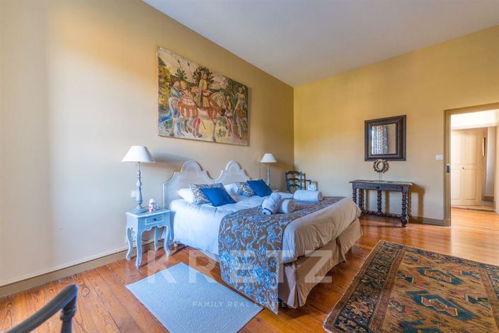 Image No.15-13 Bed Property for sale