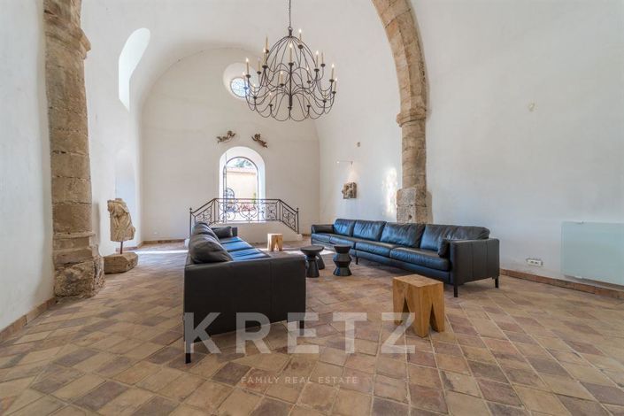 Image No.19-13 Bed Property for sale