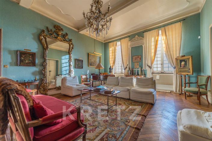 Image No.9-13 Bed Property for sale