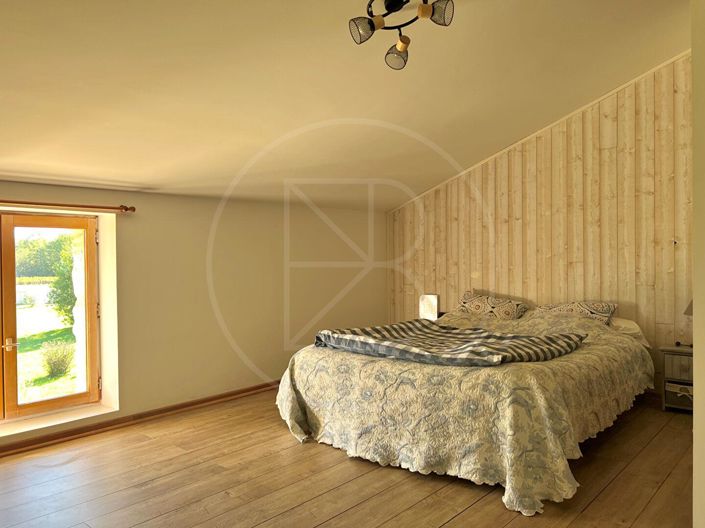 Image No.9-8 Bed House for sale