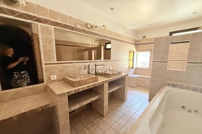 Image No.4-6 Bed House for sale