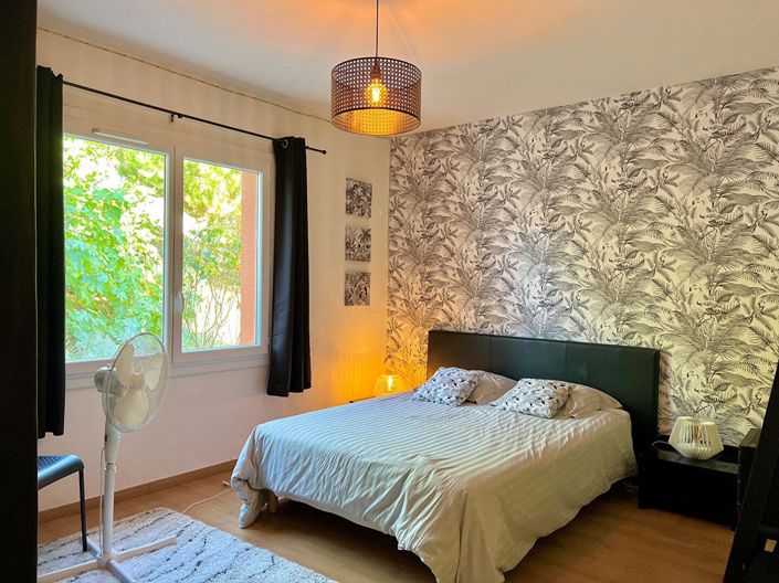 Image No.12-6 Bed House for sale