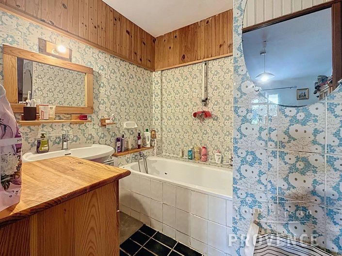 Image No.17-5 Bed House for sale