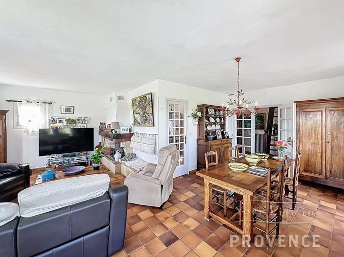 Image No.8-5 Bed House for sale