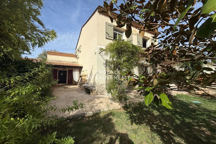 Image No.2-4 Bed House for sale