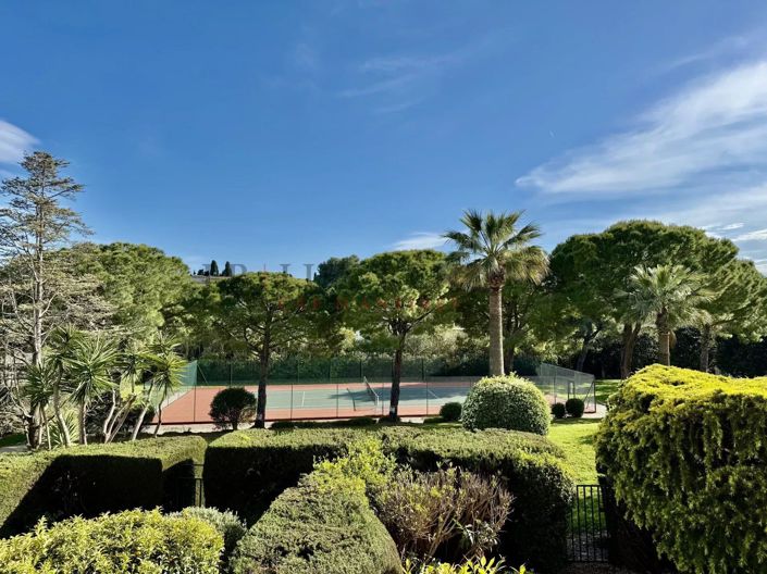 Image No.10-1 Bed Property for sale