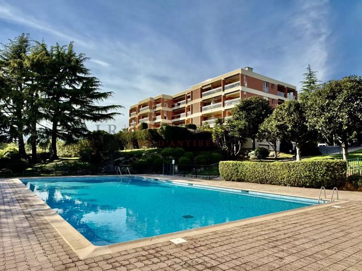 Image No.12-1 Bed Property for sale