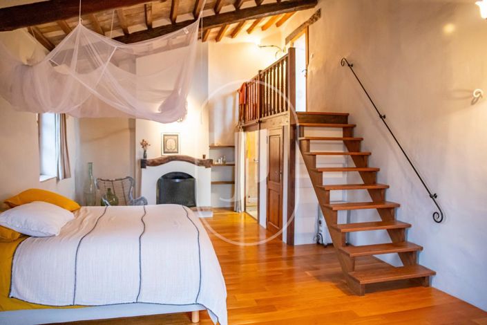 Image No.10-3 Bed House for sale