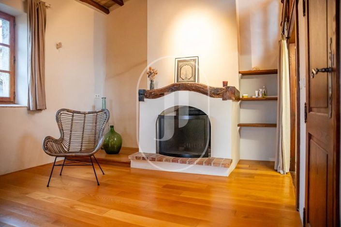 Image No.11-3 Bed House for sale