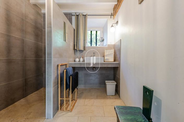 Image No.12-9 Bed House for sale