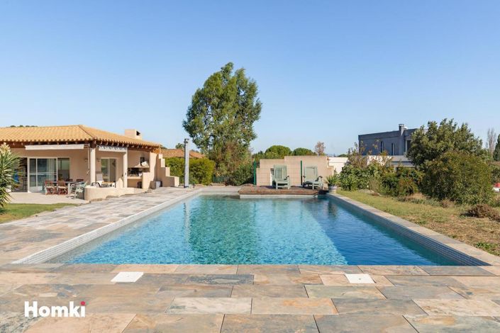 Image No.1-6 Bed House for sale