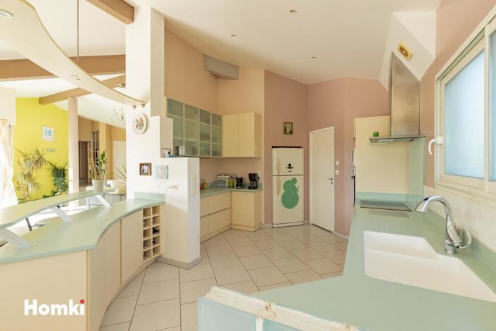 Image No.16-6 Bed House for sale