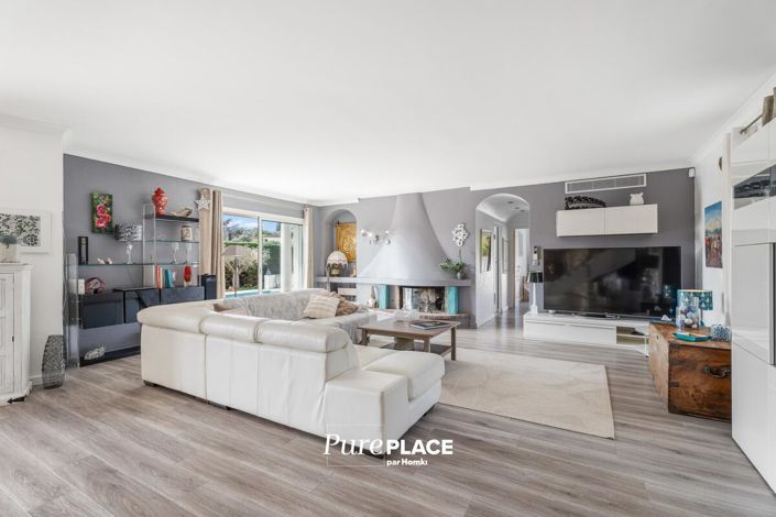 Image No.7-5 Bed House for sale