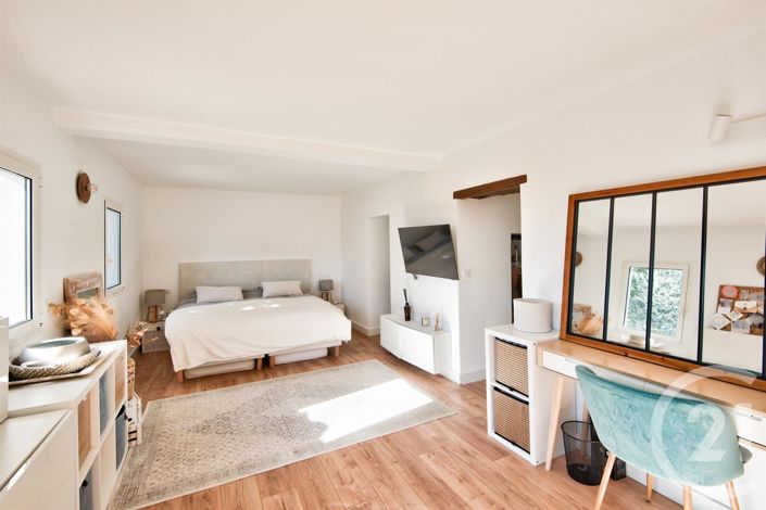 Image No.10-3 Bed House for sale