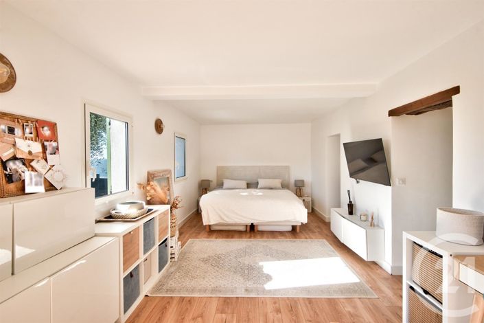 Image No.11-3 Bed House for sale