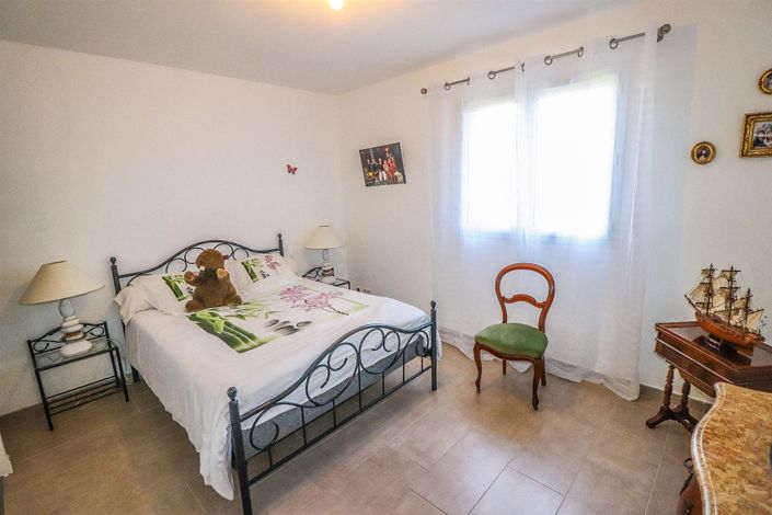 Image No.17-4 Bed House for sale