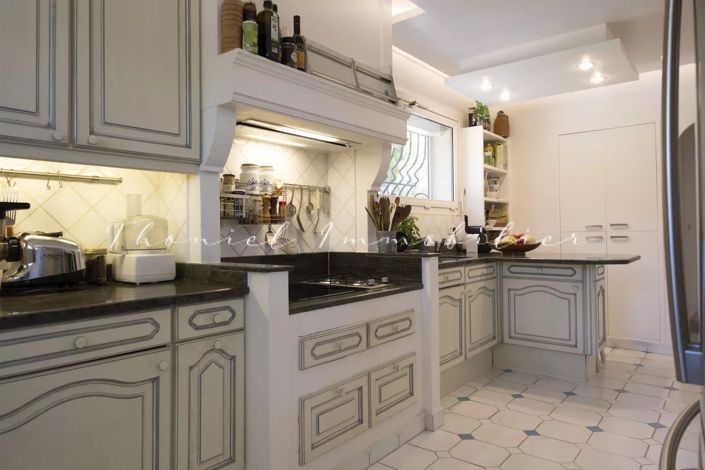 Image No.8-6 Bed House for sale