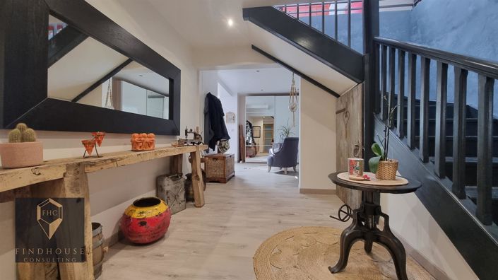 Image No.16-5 Bed House for sale