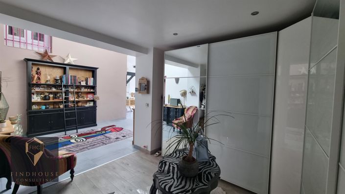 Image No.17-5 Bed House for sale