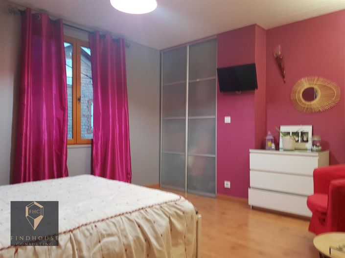 Image No.18-5 Bed House for sale