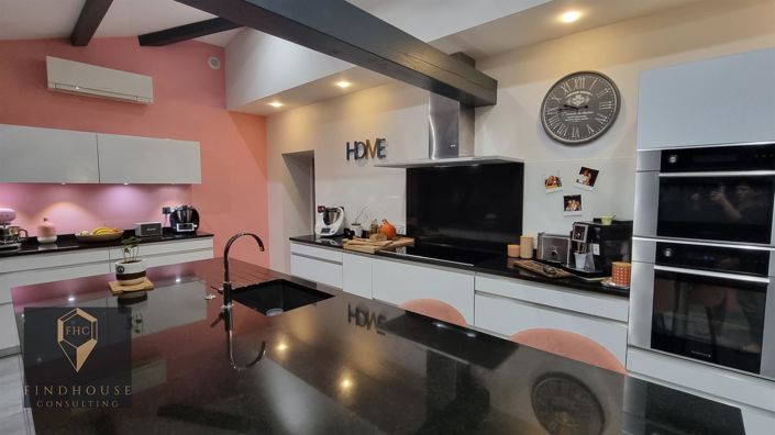 Image No.5-5 Bed House for sale