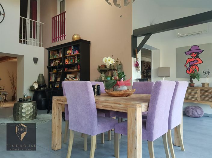 Image No.8-5 Bed House for sale