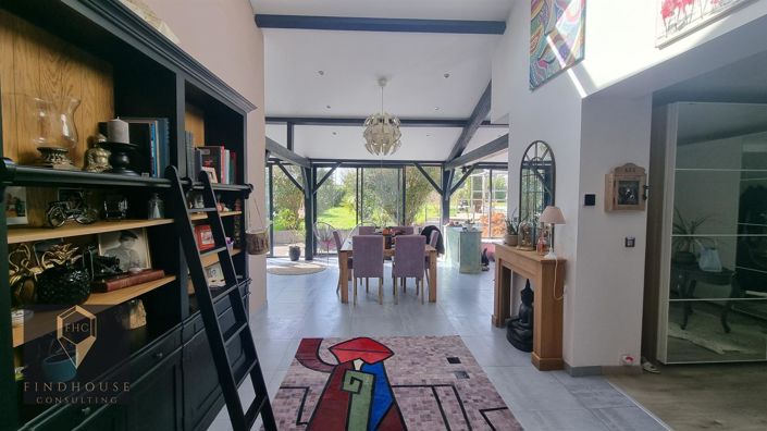 Image No.9-5 Bed House for sale