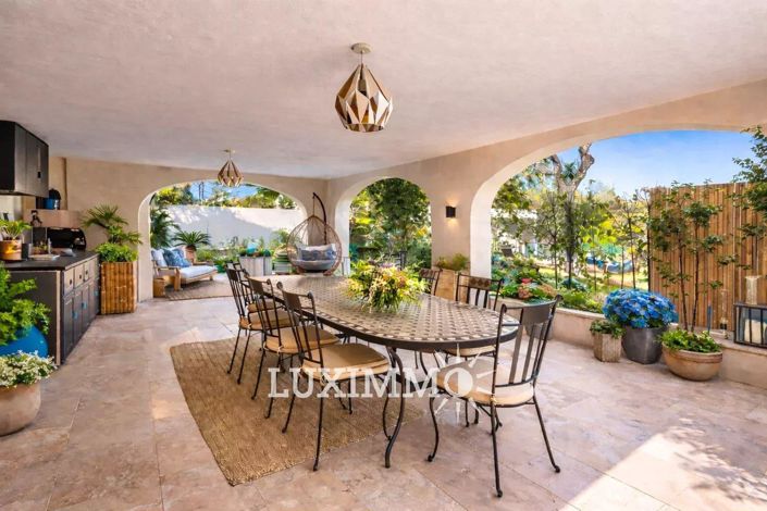 Image No.2-5 Bed House for sale