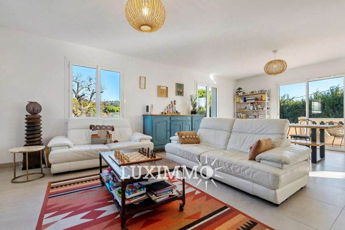 Image No.4-5 Bed House for sale