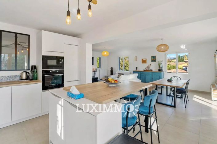 Image No.5-5 Bed House for sale