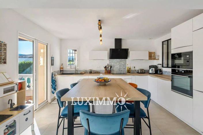 Image No.6-5 Bed House for sale