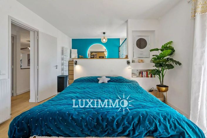 Image No.8-5 Bed House for sale