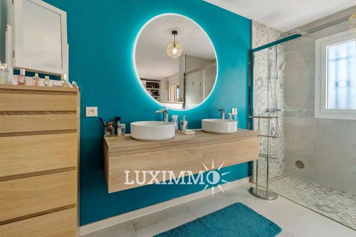 Image No.9-5 Bed House for sale