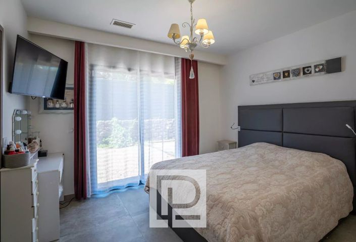 Image No.12-5 Bed House for sale