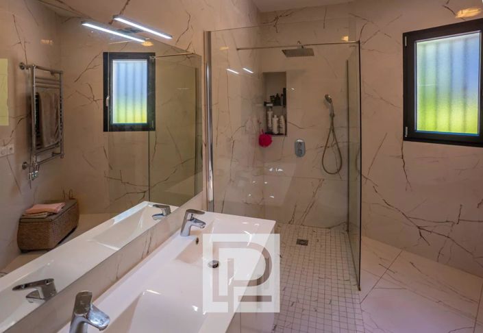 Image No.14-5 Bed House for sale